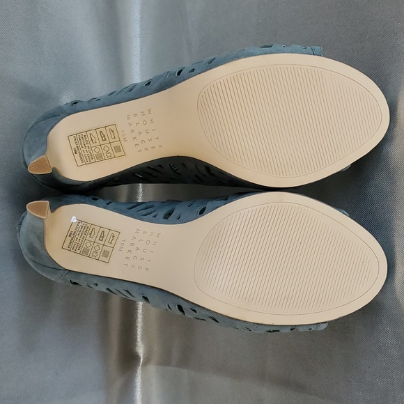 🆕️ White House Black Market Stacey Wintergreen Laser-Cut Booties SIZE: 10M - Picture 5 of 8